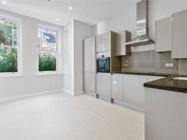 Sutton Court Road, Chiswick W4, 2 bed flat to rent, £2,700 pcm | PrimeLocation
