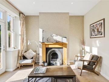 Sutton Court Road, London W4 2 bed flat to rent £2,500 pcm £577 pw