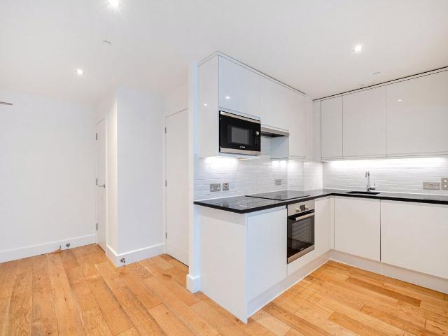 Sutton Court Road, Sutton SM1, 1 bed flat to rent, £1,400 pcm | PrimeLocation