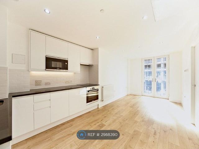 Sutton Court Road, Sutton SM1, 1 bed flat to rent, £1,600 pcm | PrimeLocation