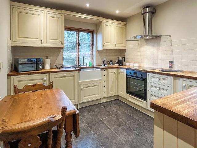 Sutton Coldfield, B72 1LS, United Kingdom | 4 bed townhouse for rent #165010378 | Rentberry