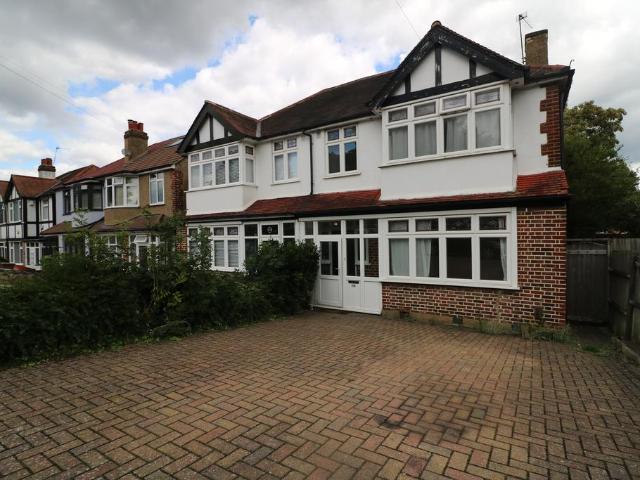 Sutton Common Road, Sutton SM1 4 bed semi detached house to rent £2,650 pcm £612 pw