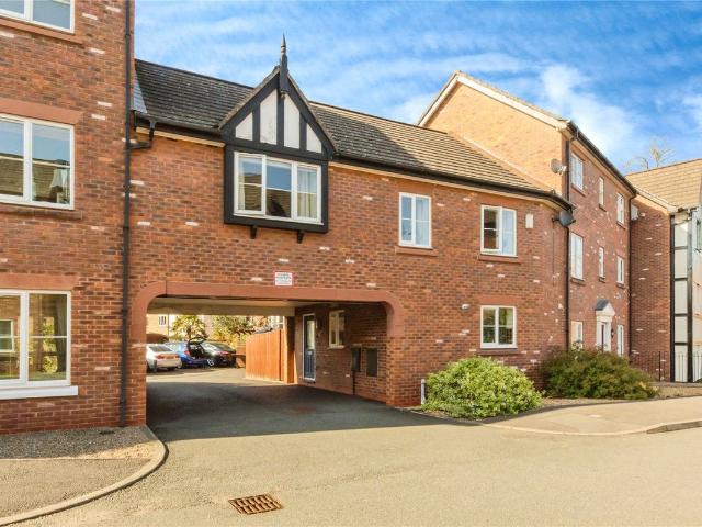 Sutton Close, Nantwich CW5, 2 bed maisonette to rent, £1,000 pcm | PrimeLocation