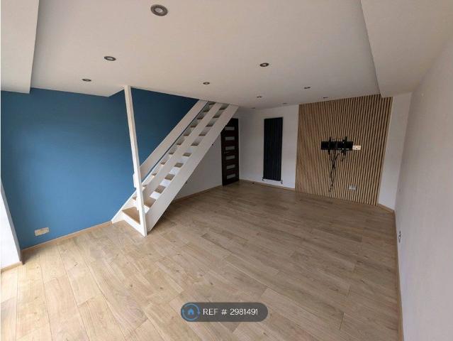 Sutton Close, Redditch B98, 3 bed semi detached house to rent, £1,300 pcm | PrimeLocation