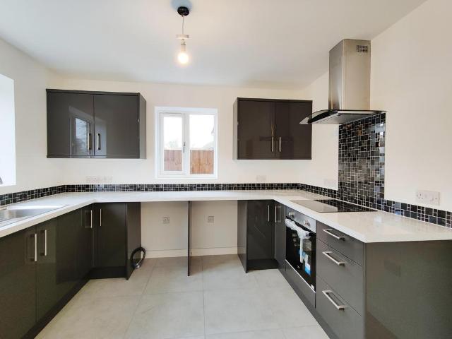 Sutton Crescent, Freethorpe, NORWICH 4 bed detached house to rent £1,700 pcm £392 pw