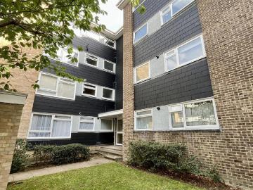 Sutton Grove, Sutton SM1 Studio to rent £1,150 pcm £265 pw