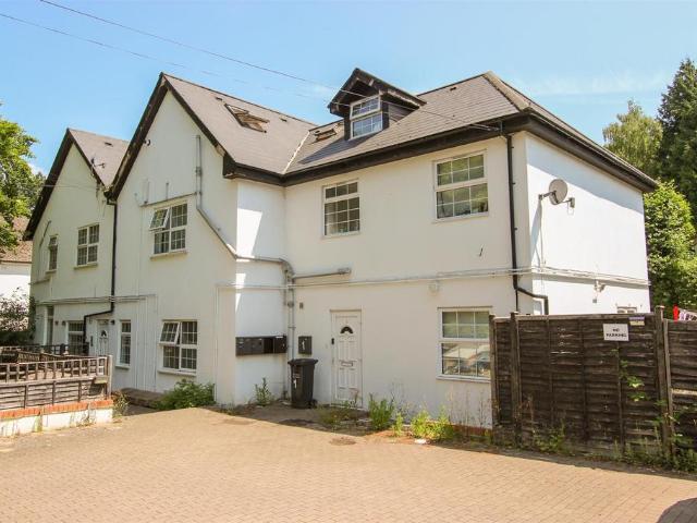 Sutton Lane, Banstead 2 bed apartment to rent £1,795 pcm £414 pw