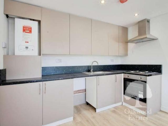Sutton Lane, Langley, SL3