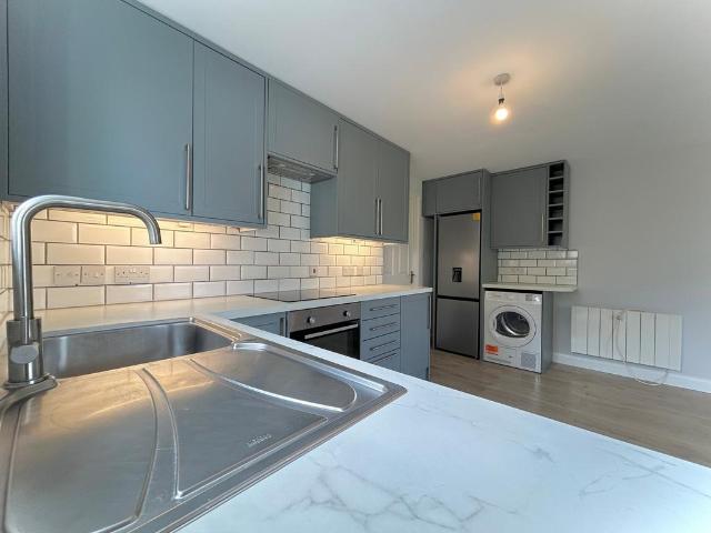 SUTTON, SM1 2 bed flat £1,700 pcm £392 pw
