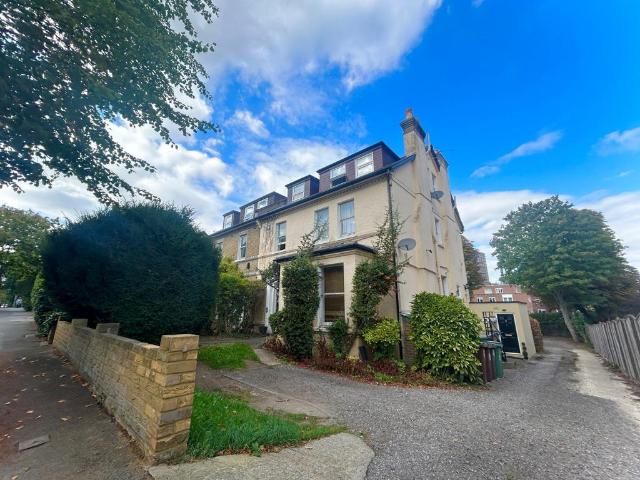 Sutton, Surrey SM2 1 bed flat to rent £1,200 pcm £277 pw