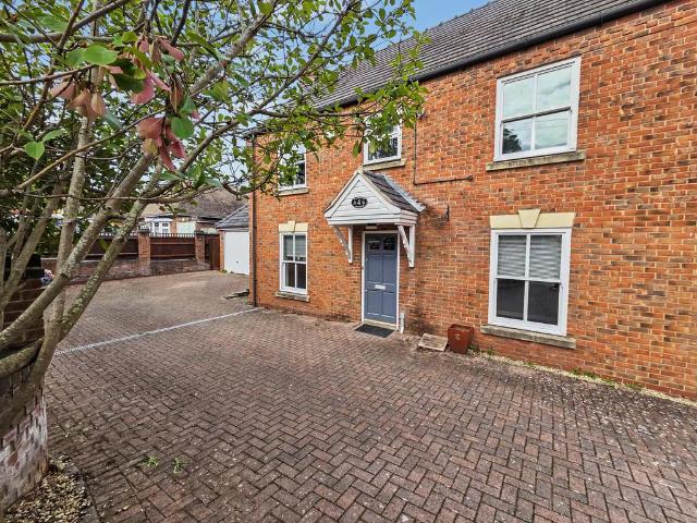 Sutton Park Gardens, Kidderminster 4 bed detached house to rent £1,600 pcm £369 pw