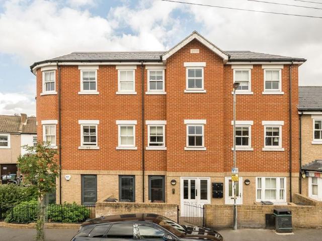 Sutton Road, Watford 1 bed flat to rent £1,475 pcm £340 pw