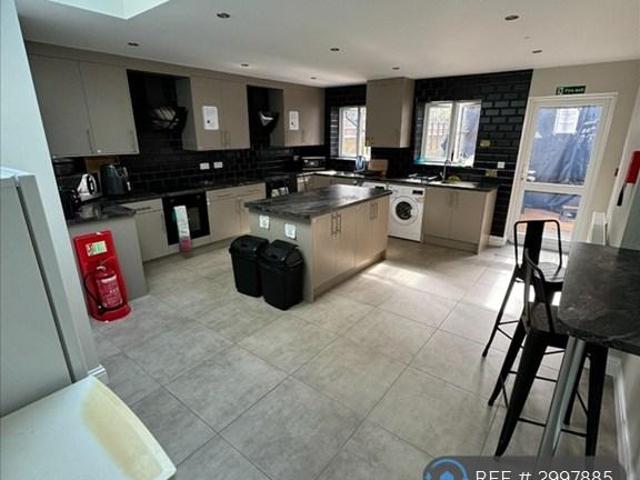 Sutton Road, Hounslow, TW5 1 bed in a house share to rent £900 pcm £208 pw