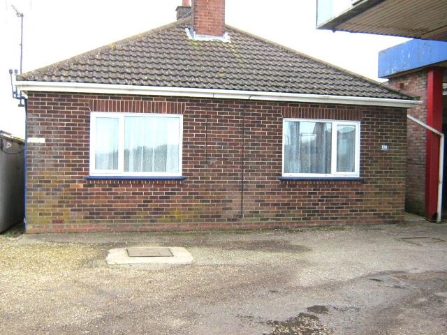 Sutton Road, Leverington, Wisbech PE13, 2 bed bungalow to rent, £750 pcm | PrimeLocation
