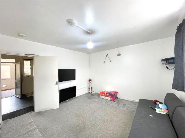 Sutton Road, London E17, 4 bed property to rent, £2,700 pcm | PrimeLocation