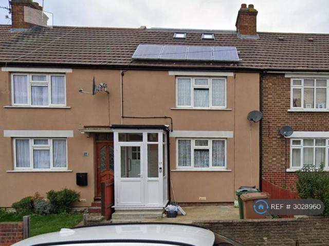 Sutton Road, London, E17 4 bed terraced house to rent £2,650 pcm £612 pw