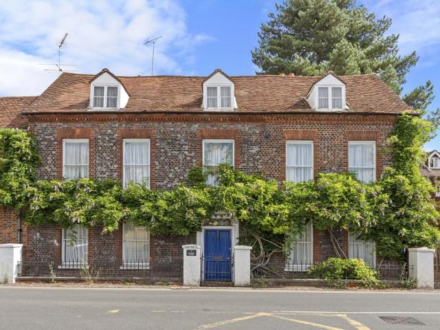 Sutton Road, Maidenhead, SL6 9SU 5 bed semi detached house to rent £5,000 pcm £1,154 pw