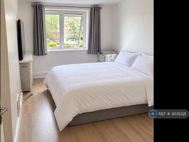 Sutton Way, London, W10 2 bed flat to rent £2,750 pcm £635 pw