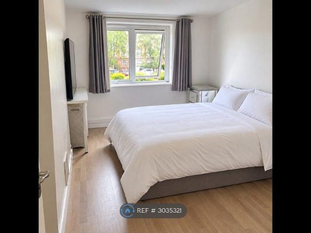 Sutton Way, London W10, 2 bed flat to rent, £2,750 pcm | PrimeLocation