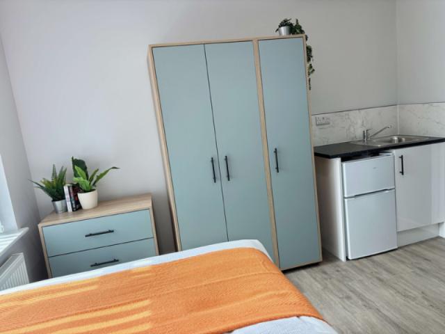 Sutton, UK SM6, 6 bed shared accommodation to rent, £1,050 pcm | PrimeLocation