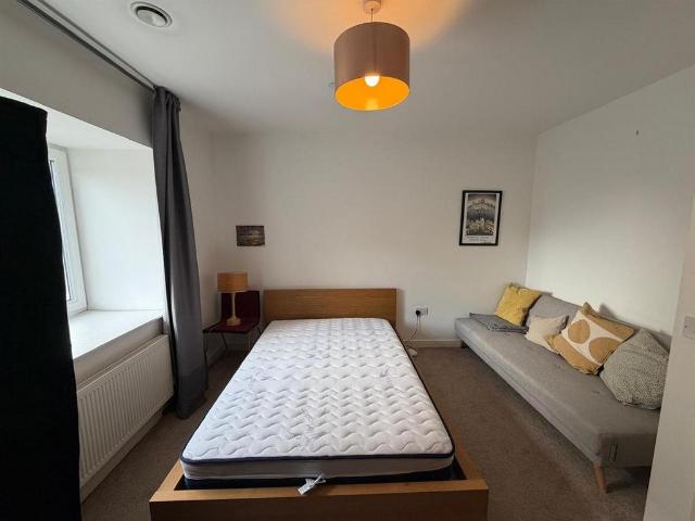 Suttones Place, Southampton 1 bed in a house share to rent £850 pcm £196 pw