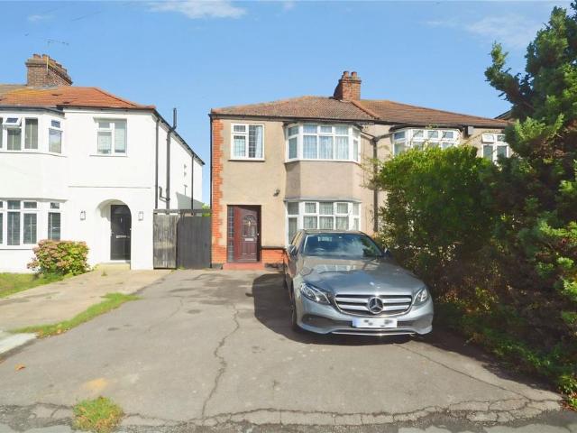Suttons Avenue, Hornchurch, Essex, RM12 3 bed semi detached house to rent £1,995 pcm £460 pw
