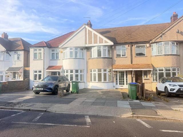 Sutherland Avenue, Welling DA16 3 bed terraced house to rent £1,900 pcm £438 pw