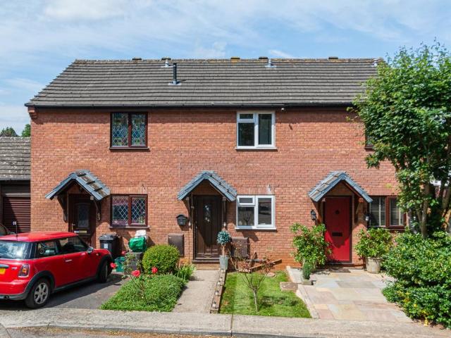 Sutherland Avenue, Yate, BS37 2 bed terraced house to rent £1,300 pcm £300 pw