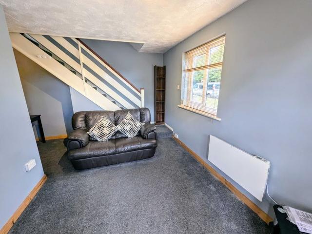Sutherland Avenue, Yate