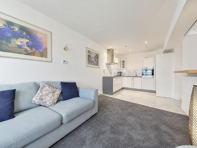 Sutherland Avenue, London W9 2 bed apartment to rent £3,467 pcm £800 pw