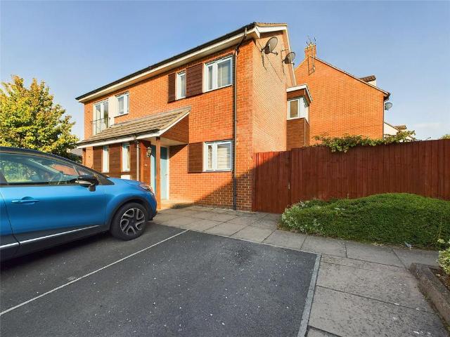 Sutherland Close, Gloucester. 2 bed apartment to rent £1,000 pcm £231 pw