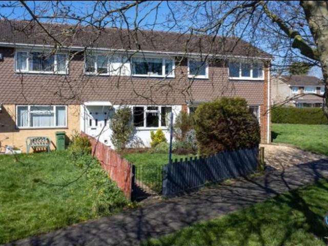 Sutherland Grove, Bletchley, Milton. 3 bed semi detached house to rent £1,625 pcm £375 pw
