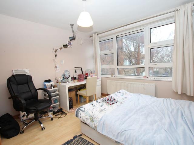 Sutherland Grove, Teddington TW11, 1 bed penthouse to rent, £610 pcm | PrimeLocation