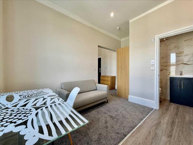 Sutherland Road, Plymouth, Plymouth Studio to rent £1,018 pcm £235 pw