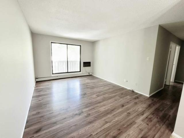 Sutherland 111 Apartments | 111 111 Street West