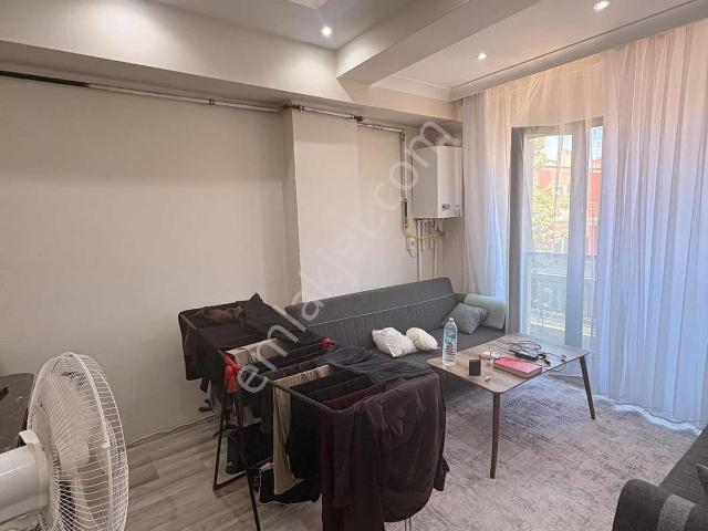 Sütlüce Mahallesi Soma Caddesinde Kiralık 1+1 Daire