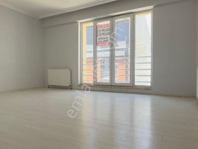 Sütlüce Mahallesinde, Kiralık 2+1 Daire  Eğitimciler Caddesi Yakını