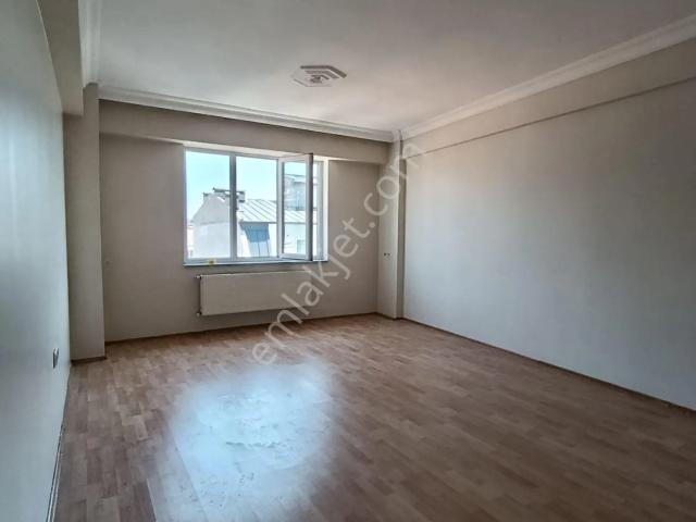 Sütlüce De Cadde Üstünde 2+1 Kiralık Daire