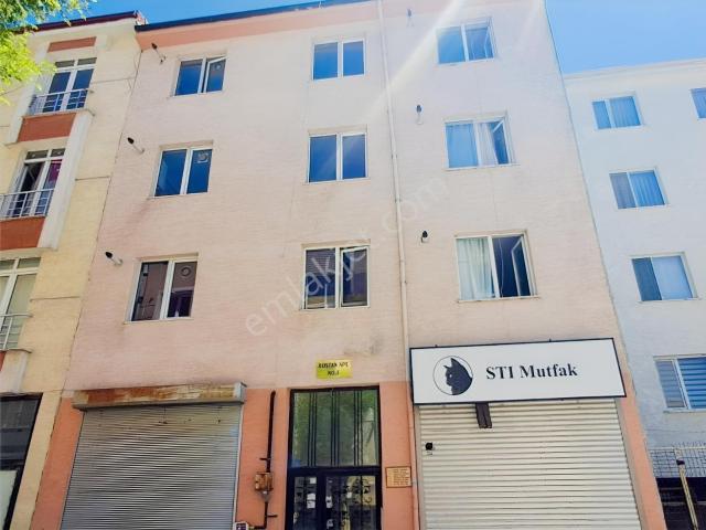 Sütlüce İstiklal Çıkmazı Sokakta Bakımlı Satılık 2+0