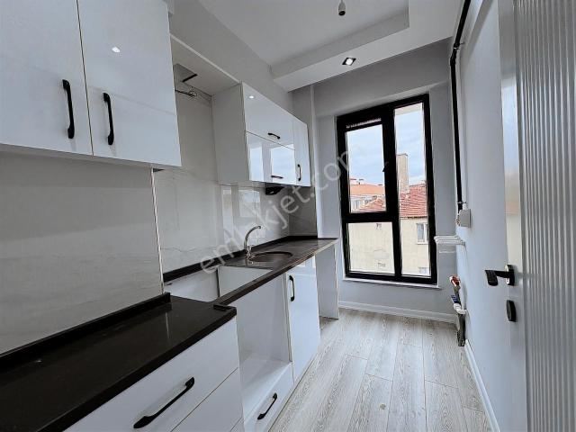 Sütlüce'de Cadde Üzeri Üniversite Yakını Ultra Lux 2+0 A 12