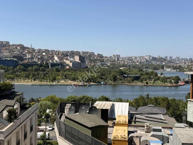 Sütlücede Haliç Manzaralı Site İçinde Satılık 3+1 Daire