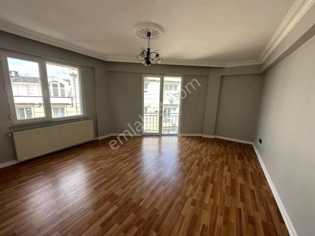Sütlüce'de Sahile Ve Metrobüse Yakın Kiralık 2+1 Daire
