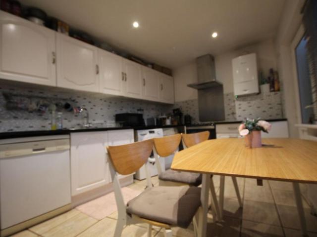 sw17 0se 1 bed in a house share to rent £850 pcm £196 pw