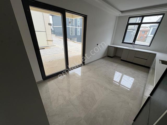 Sym'den Bağlıca Mh Ebeveny B. Giyinme Odalı 3+1 Villa