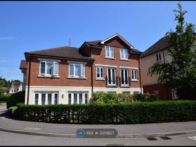 Symeon Place, Caversham, Reading RG4, 2 bed flat to rent, £1,900 pcm | PrimeLocation