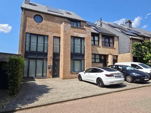 Sympathique apt 1 ch de +/ 50 m², rez de chaussée + PKG ext