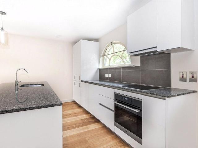 Synergy House, 4 Lindley Place TW9, 2 bed flat to rent, £3,650 pcm | PrimeLocation