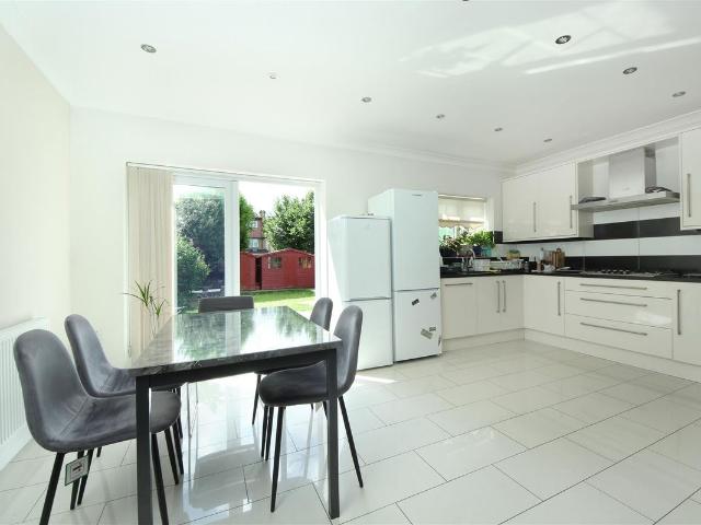 Syon Park Gardens TW7, 4 bed property to rent, £3,000 pcm | PrimeLocation