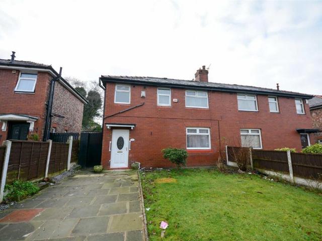 Sycamore Avenue, Beech Hill, Wigan. 3 bed semi detached house to rent £850 pcm £196 pw