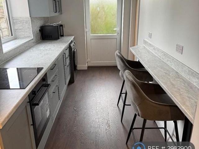 Sycamore Avenue, Oldham, OL9 1 bed in a house share to rent £740 pcm £171 pw